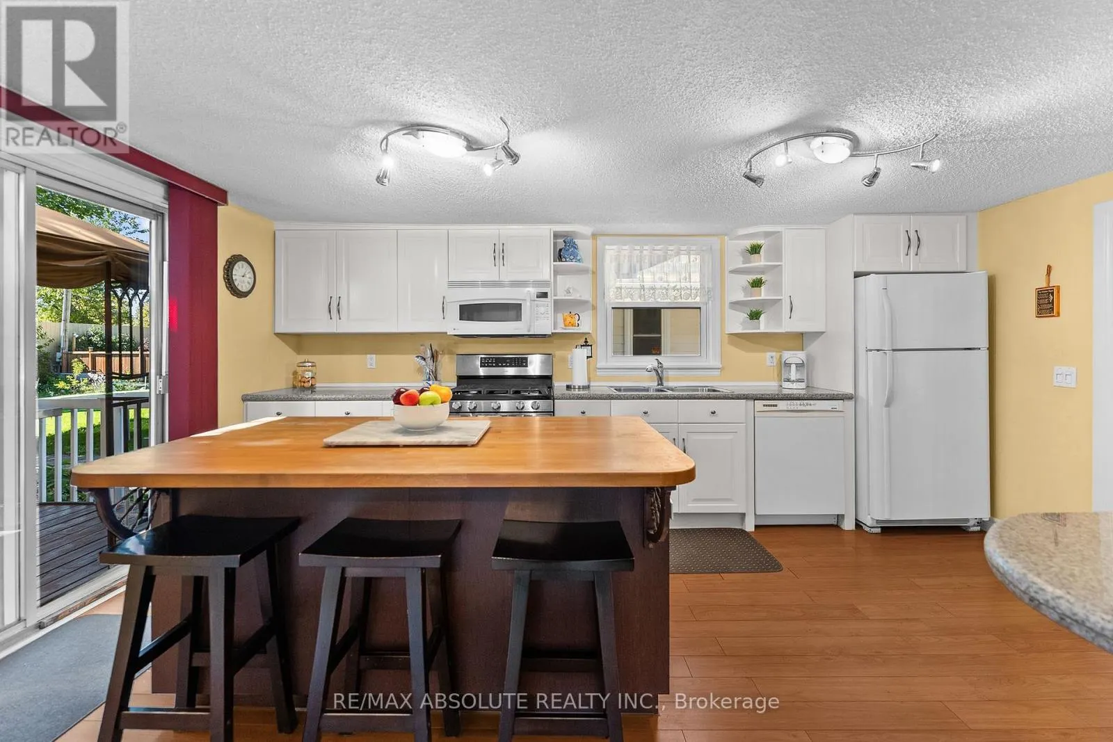 150 MCGONIGAL STREET W