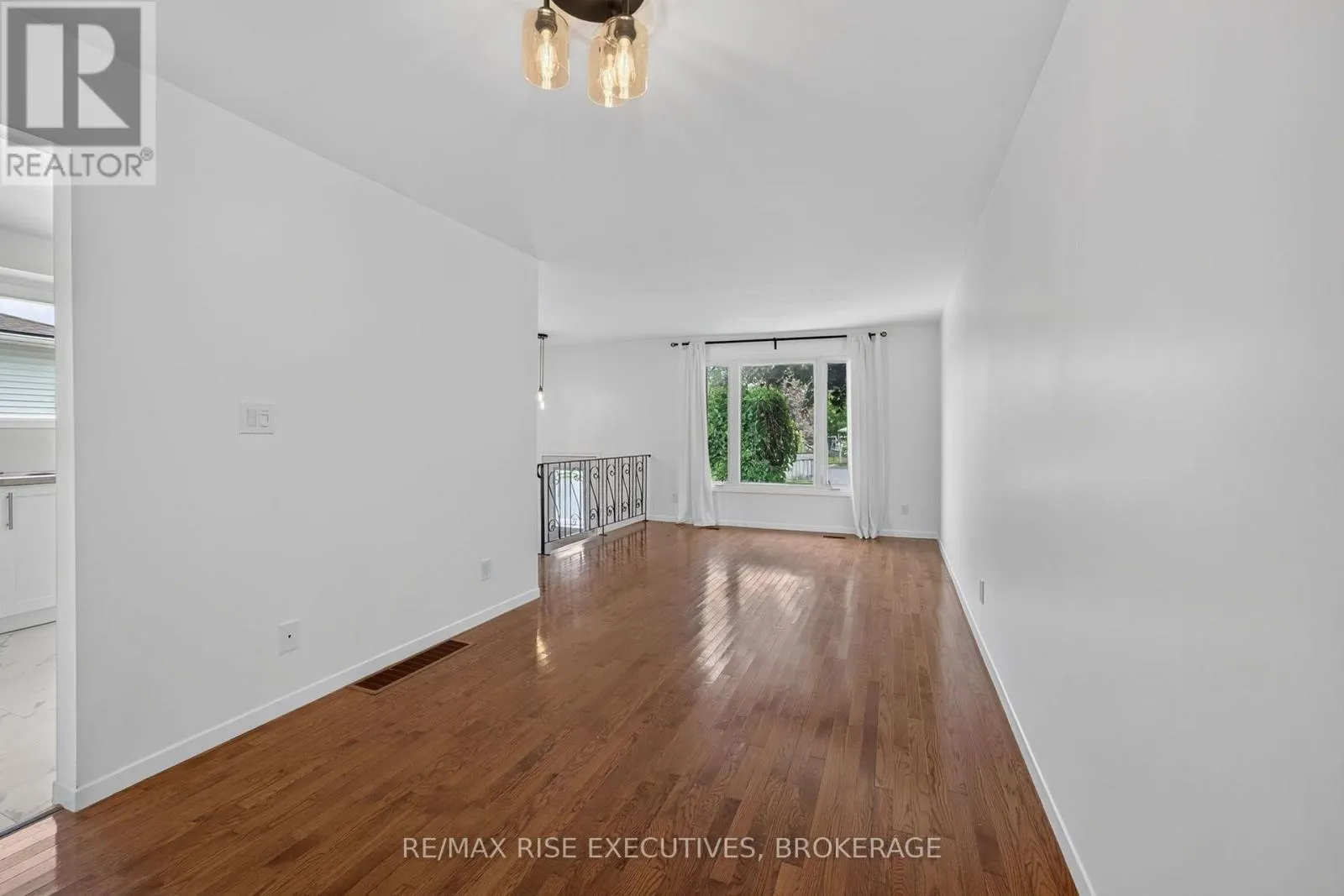 385 MELANIE AVENUE