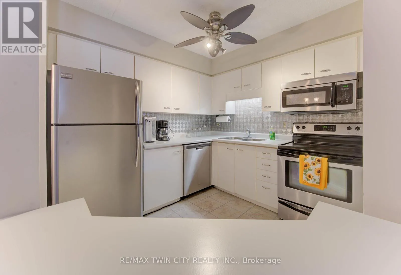 27 - 3085 KINGSWAY DRIVE