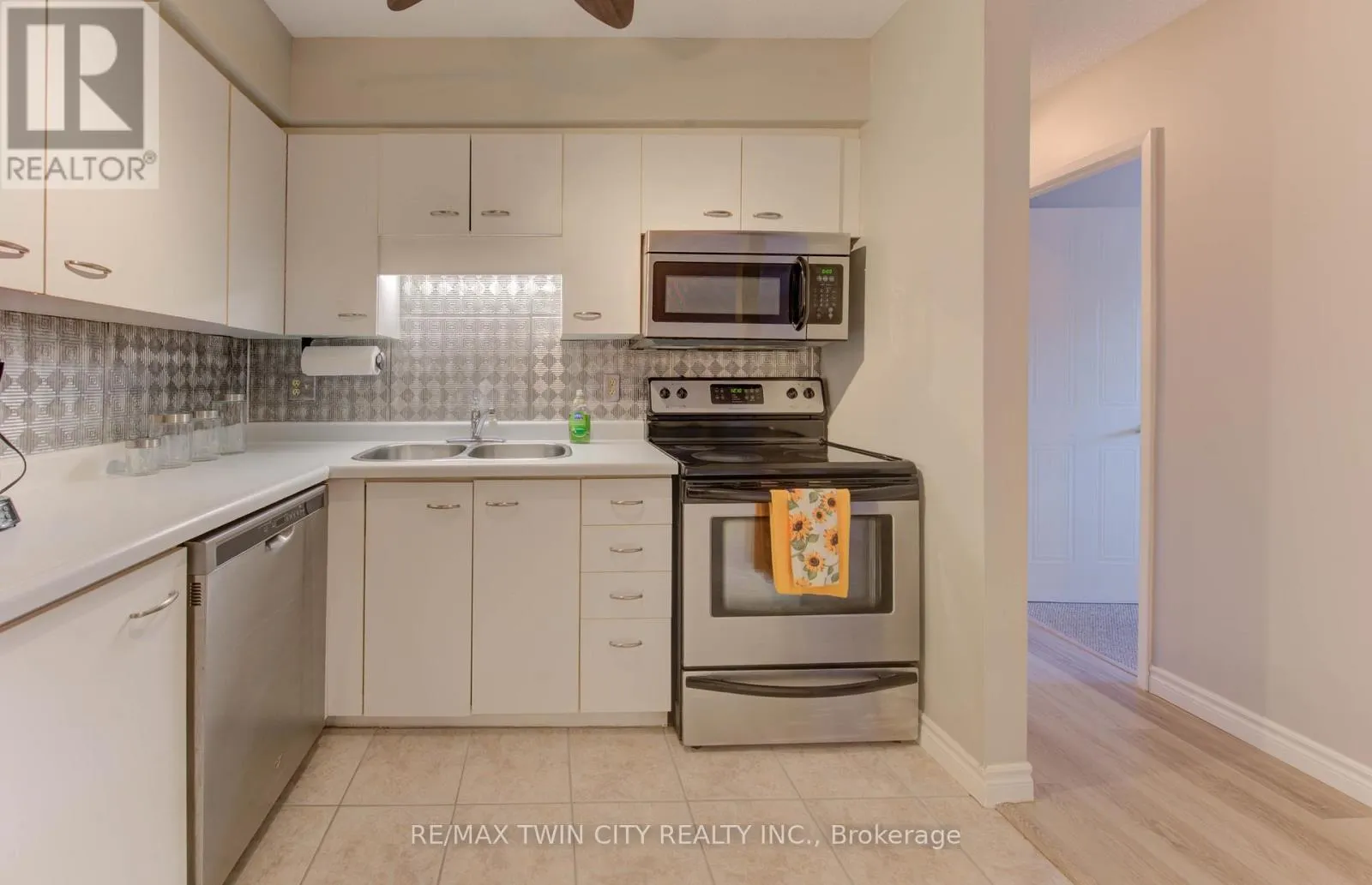27 - 3085 KINGSWAY DRIVE