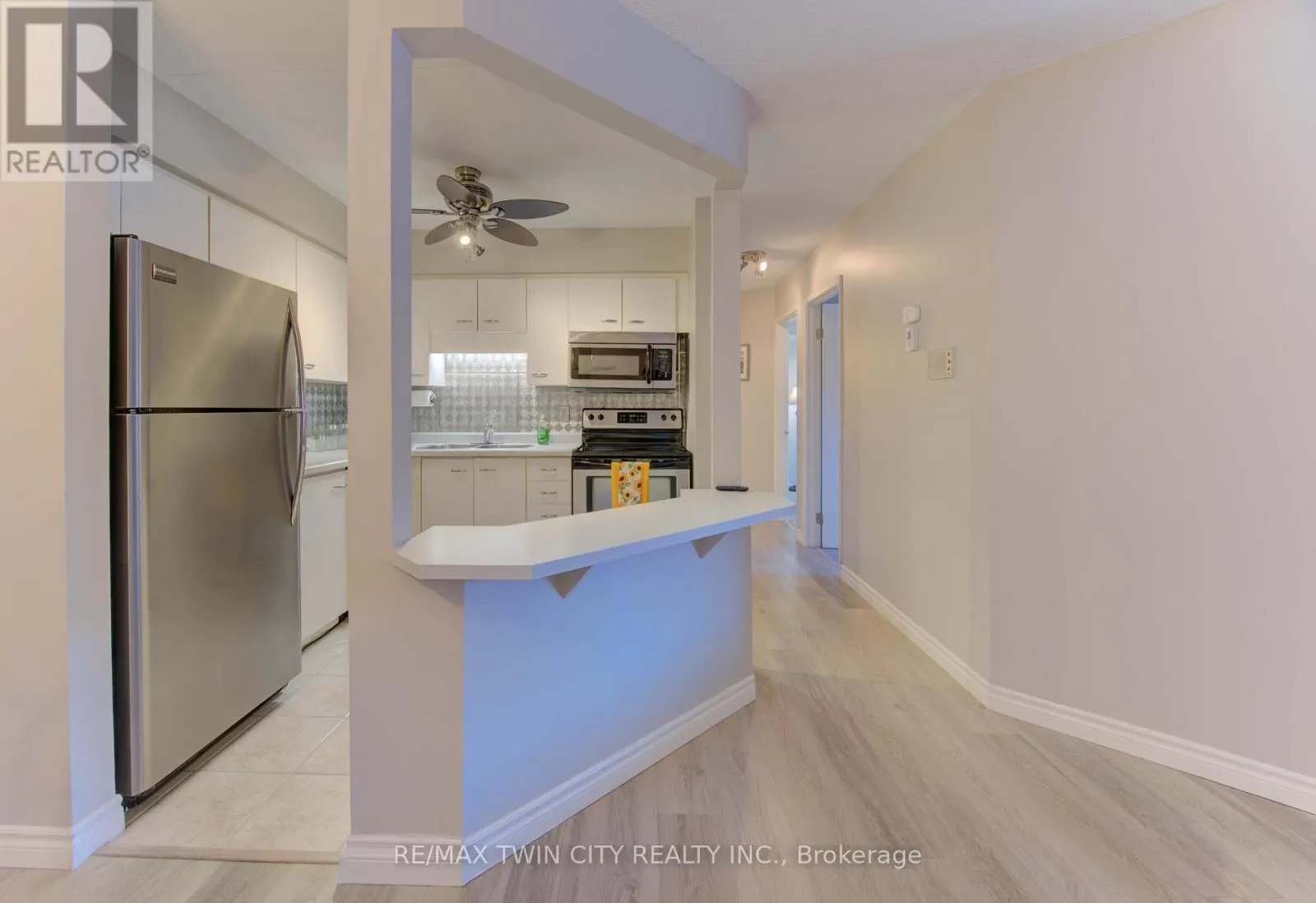27 - 3085 KINGSWAY DRIVE