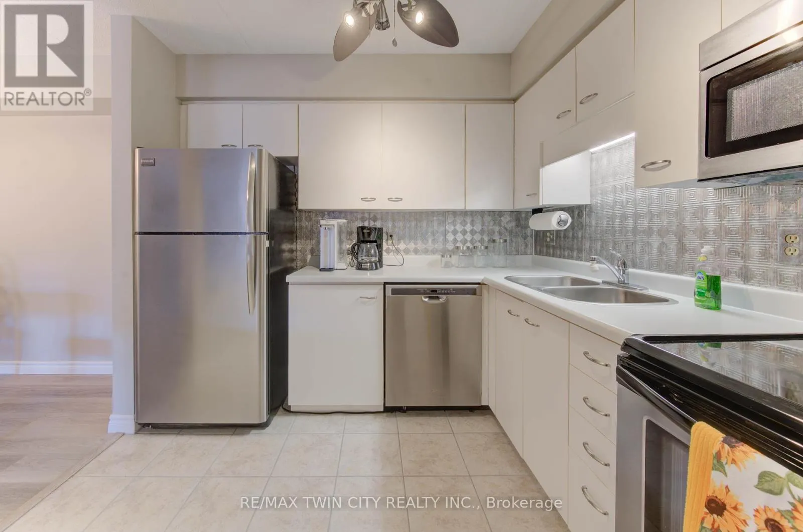 27 - 3085 KINGSWAY DRIVE