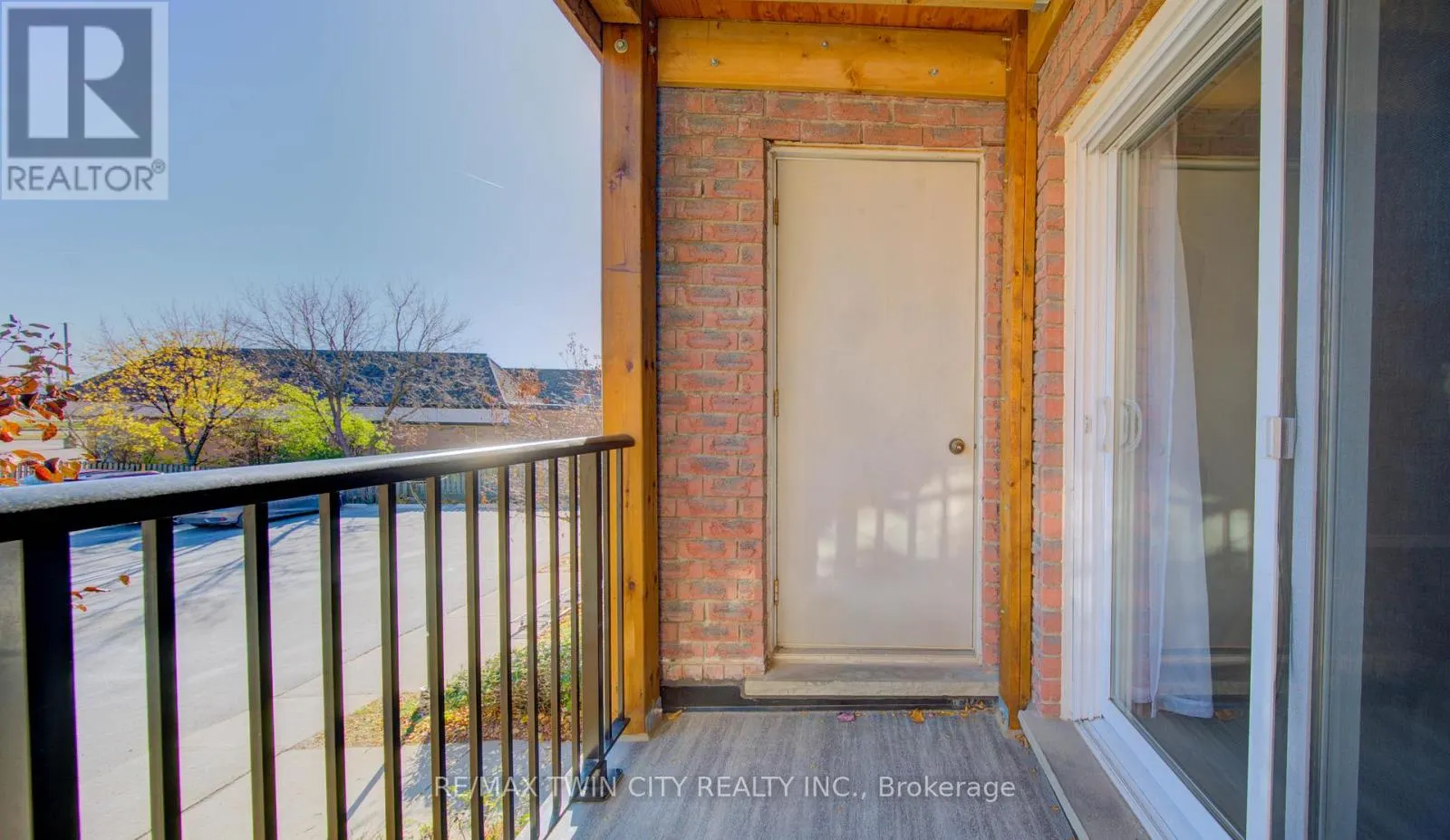 27 - 3085 KINGSWAY DRIVE
