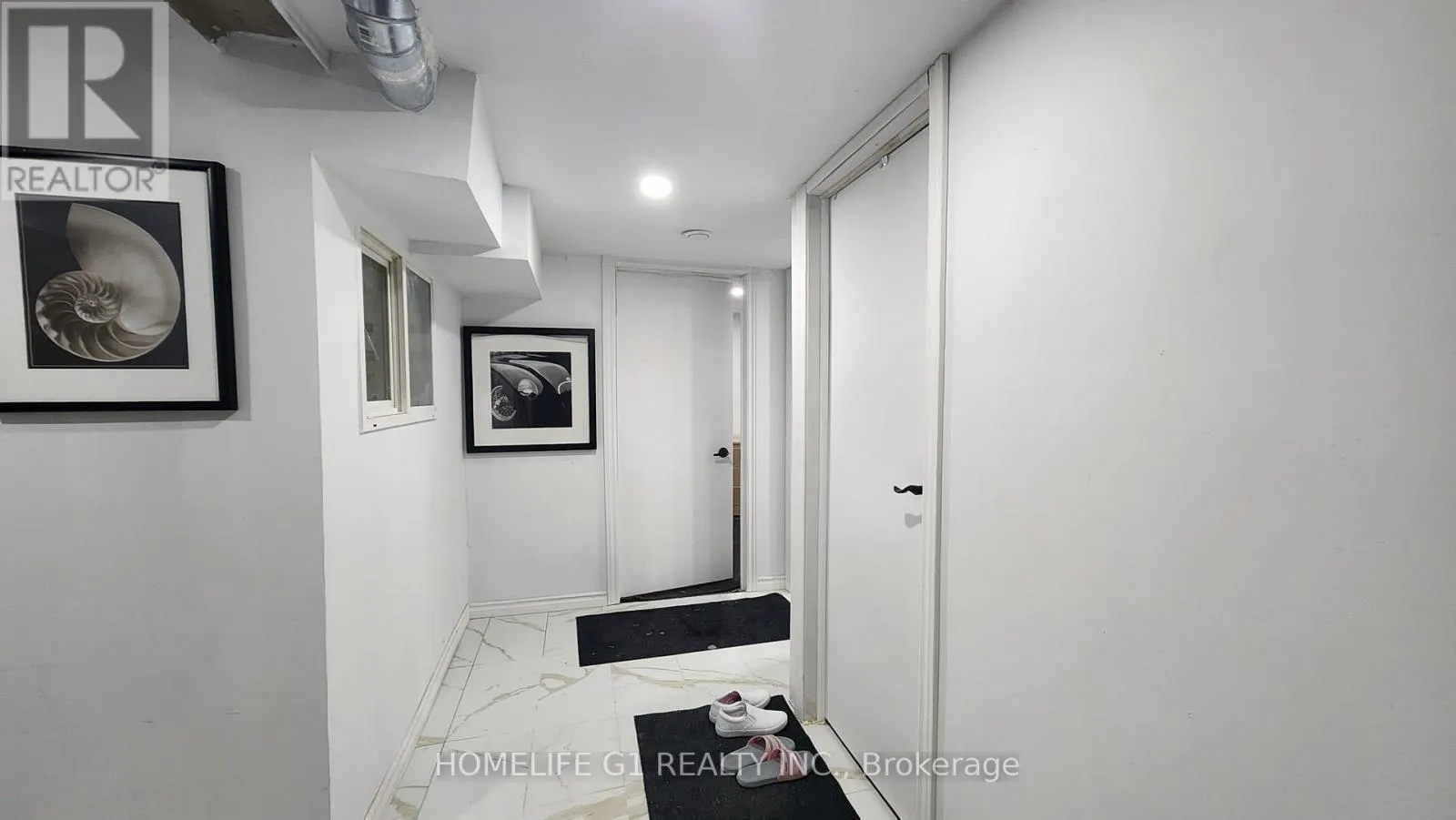 54 RIVERSIDE DRIVE W