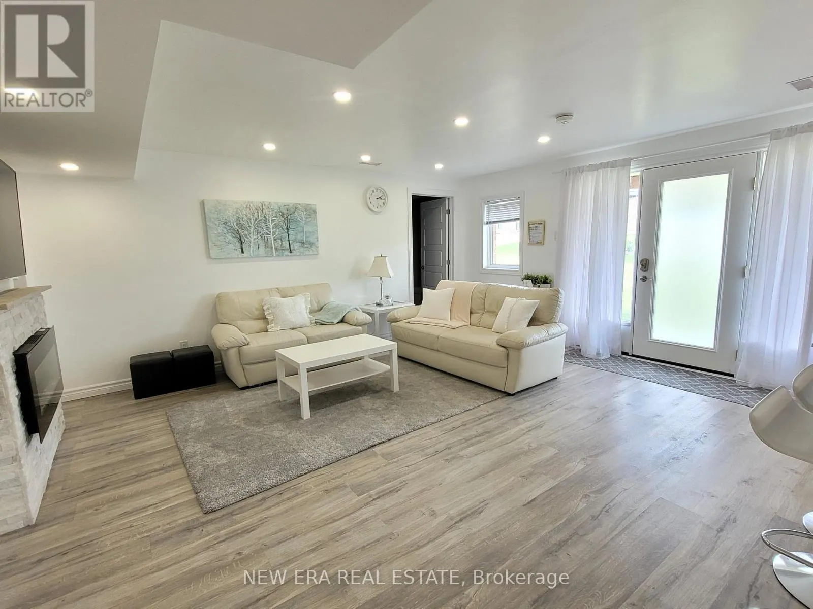 455 EQUESTRIAN WAY
