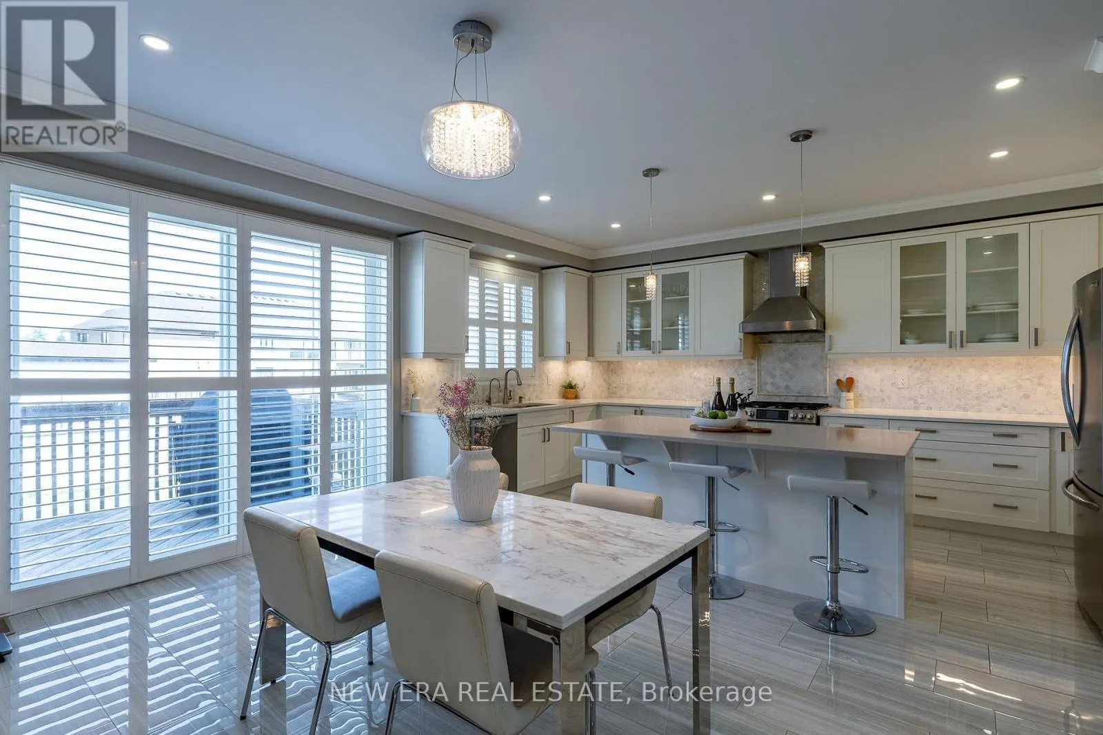 455 EQUESTRIAN WAY
