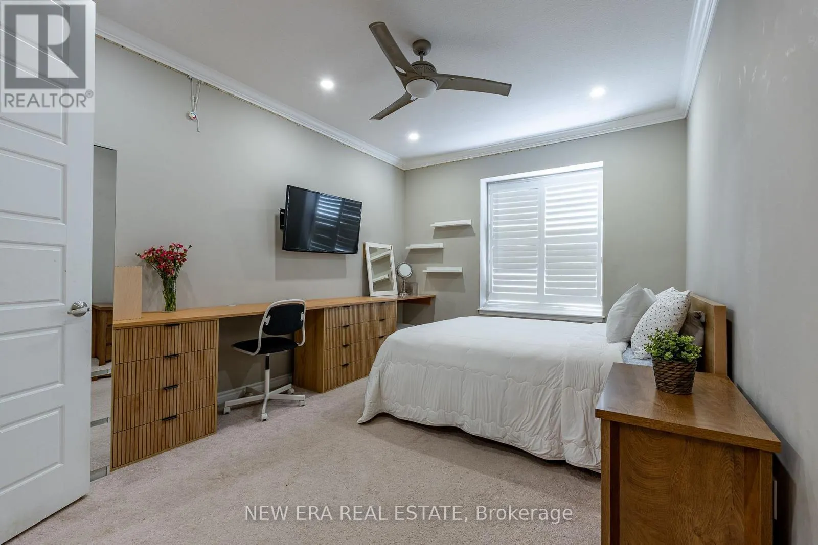 455 EQUESTRIAN WAY