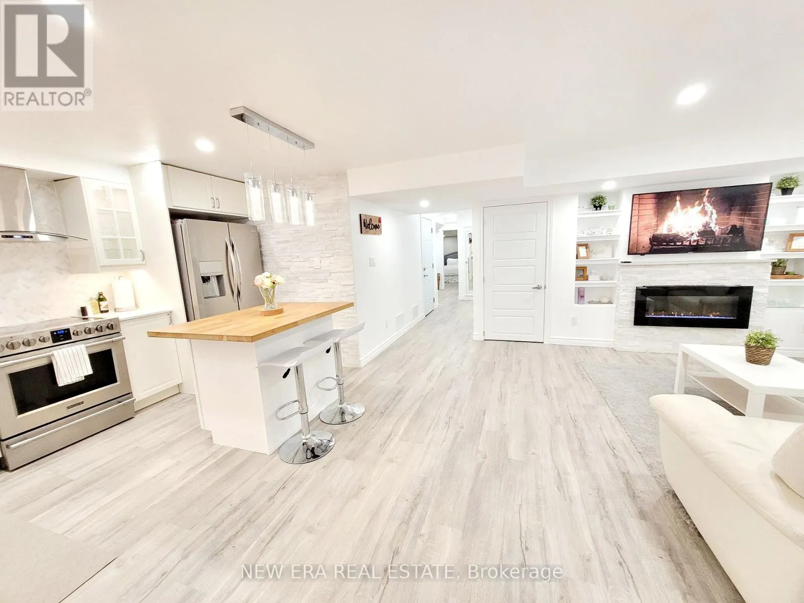 455 EQUESTRIAN WAY