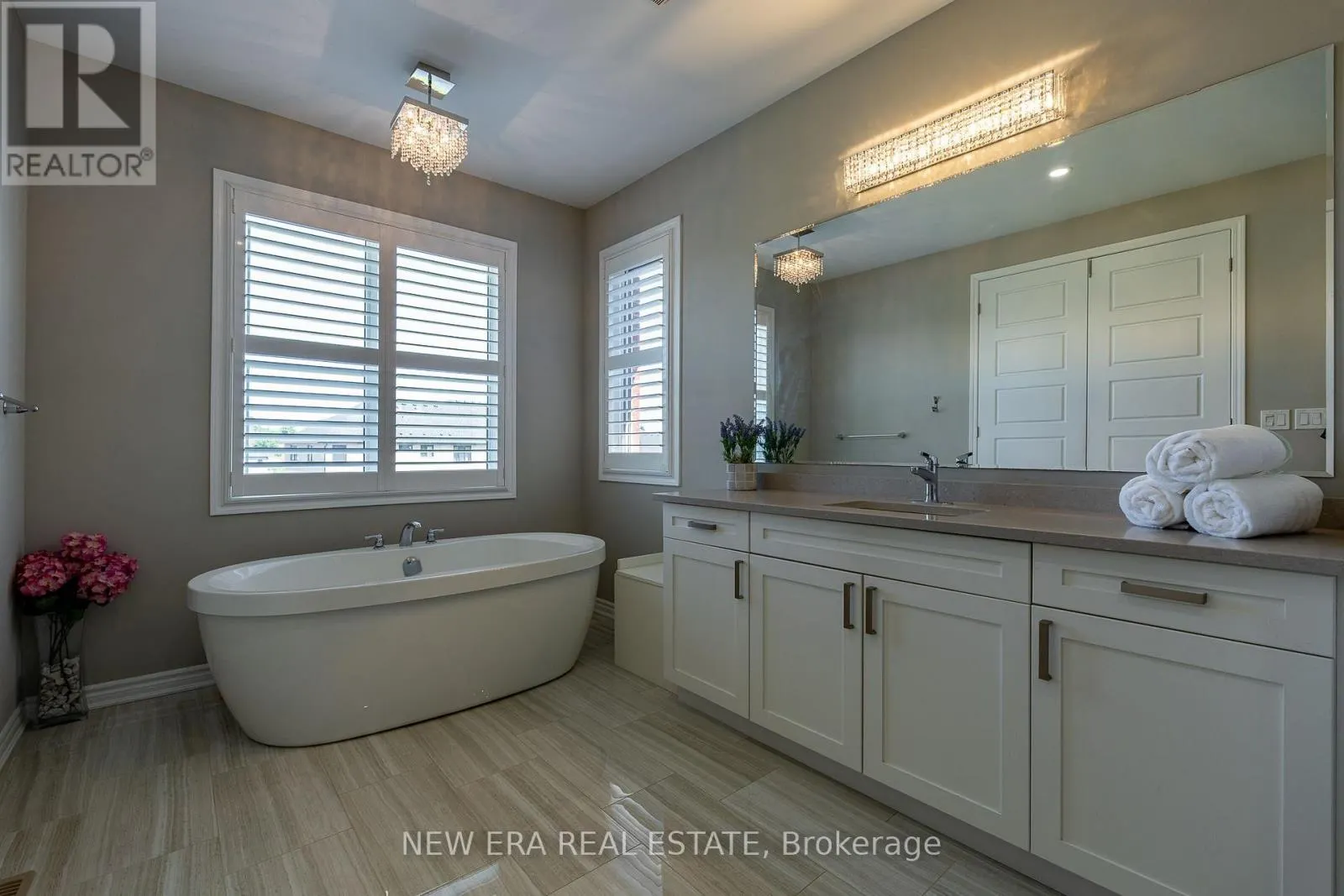 455 EQUESTRIAN WAY