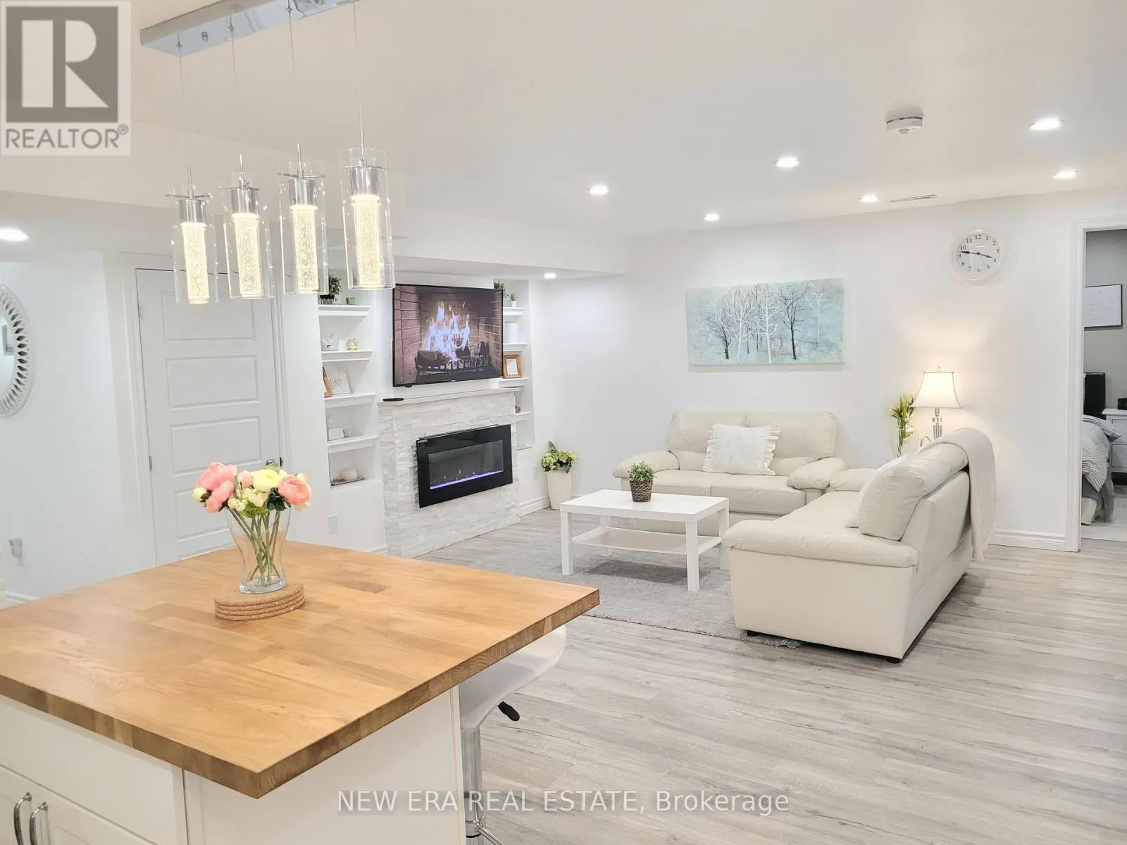 455 EQUESTRIAN WAY