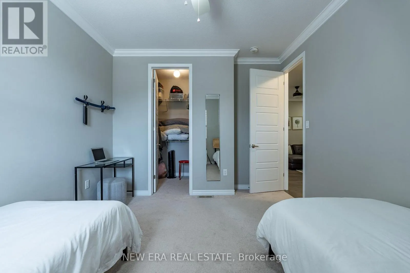 455 EQUESTRIAN WAY