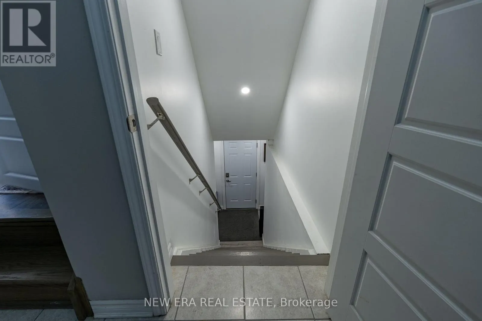 455 EQUESTRIAN WAY