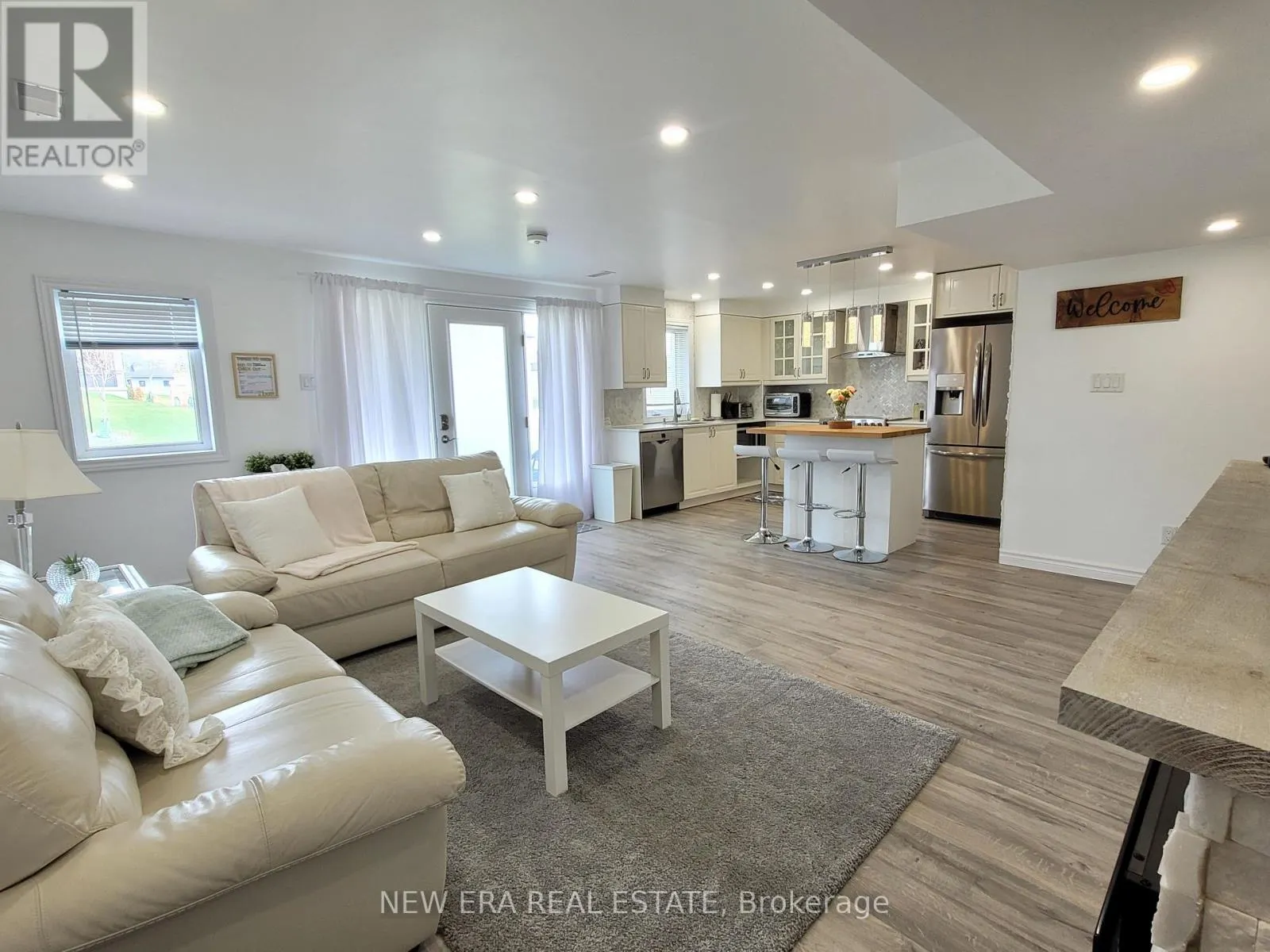 455 EQUESTRIAN WAY