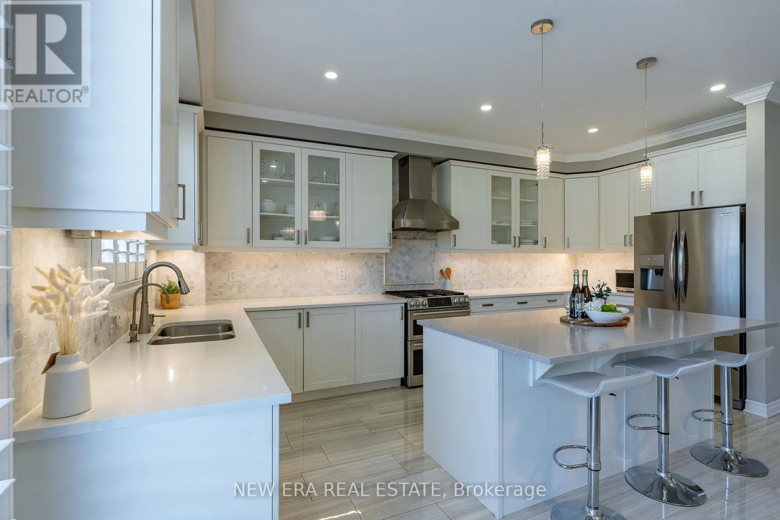 455 EQUESTRIAN WAY