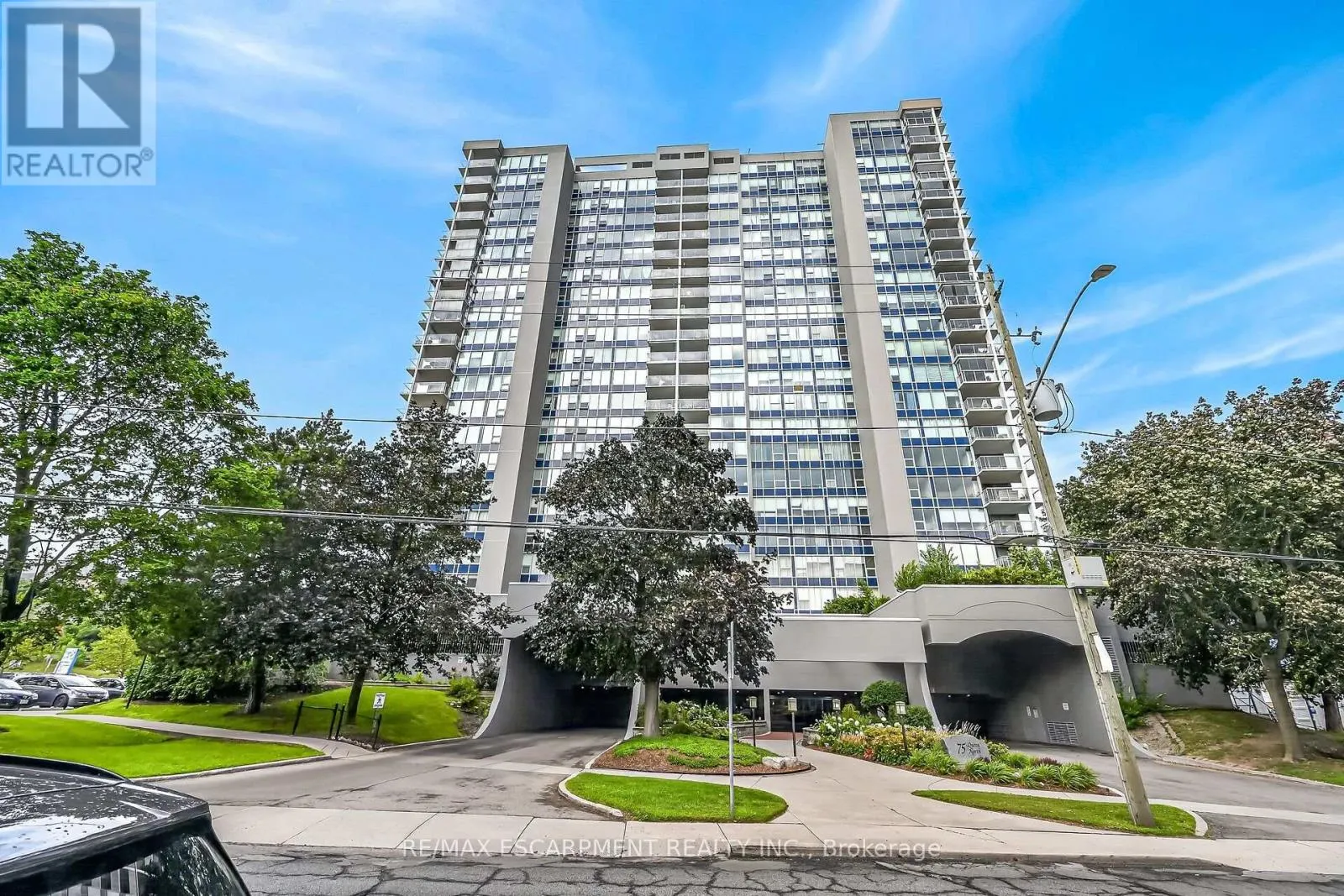 808 - 75 QUEEN STREET N