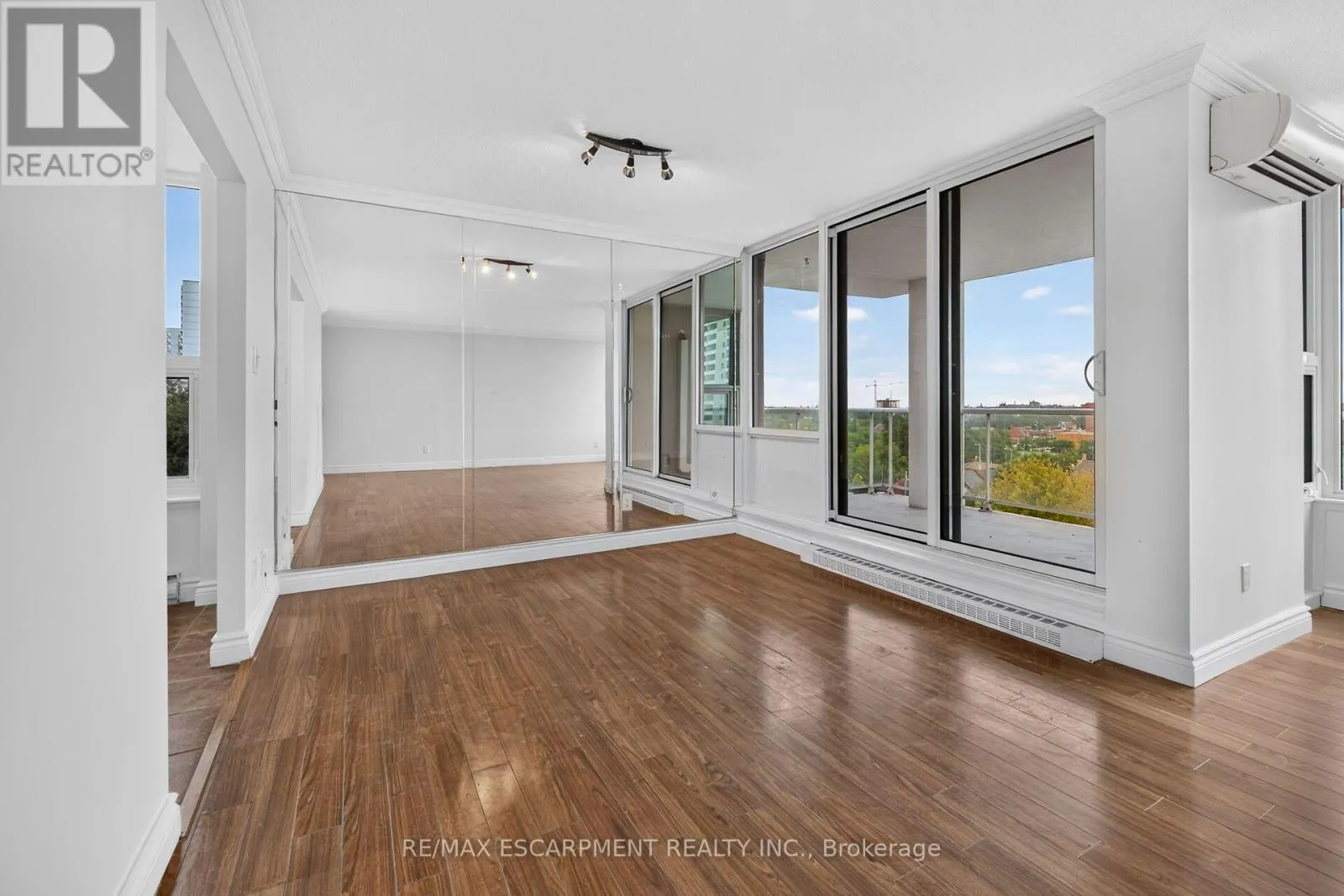 808 - 75 QUEEN STREET N