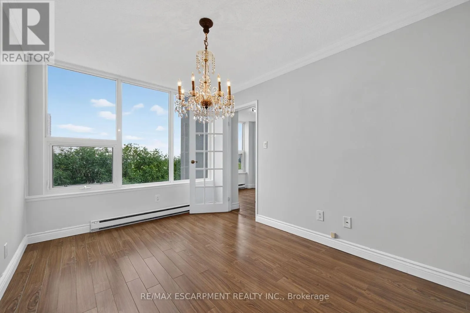 808 - 75 QUEEN STREET N