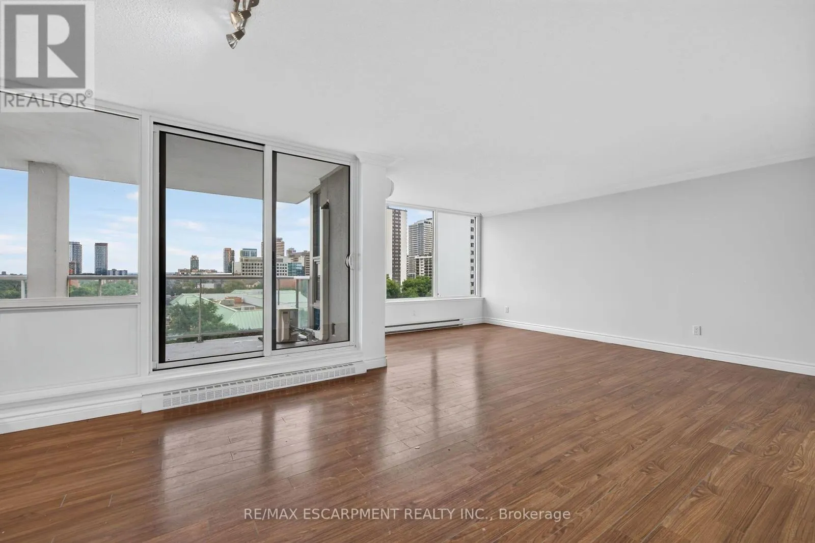 808 - 75 QUEEN STREET N
