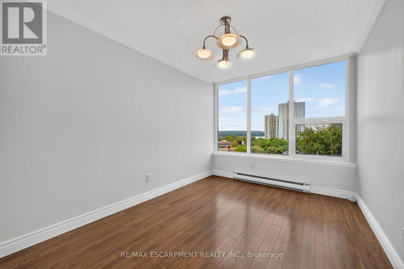 808 - 75 QUEEN STREET N