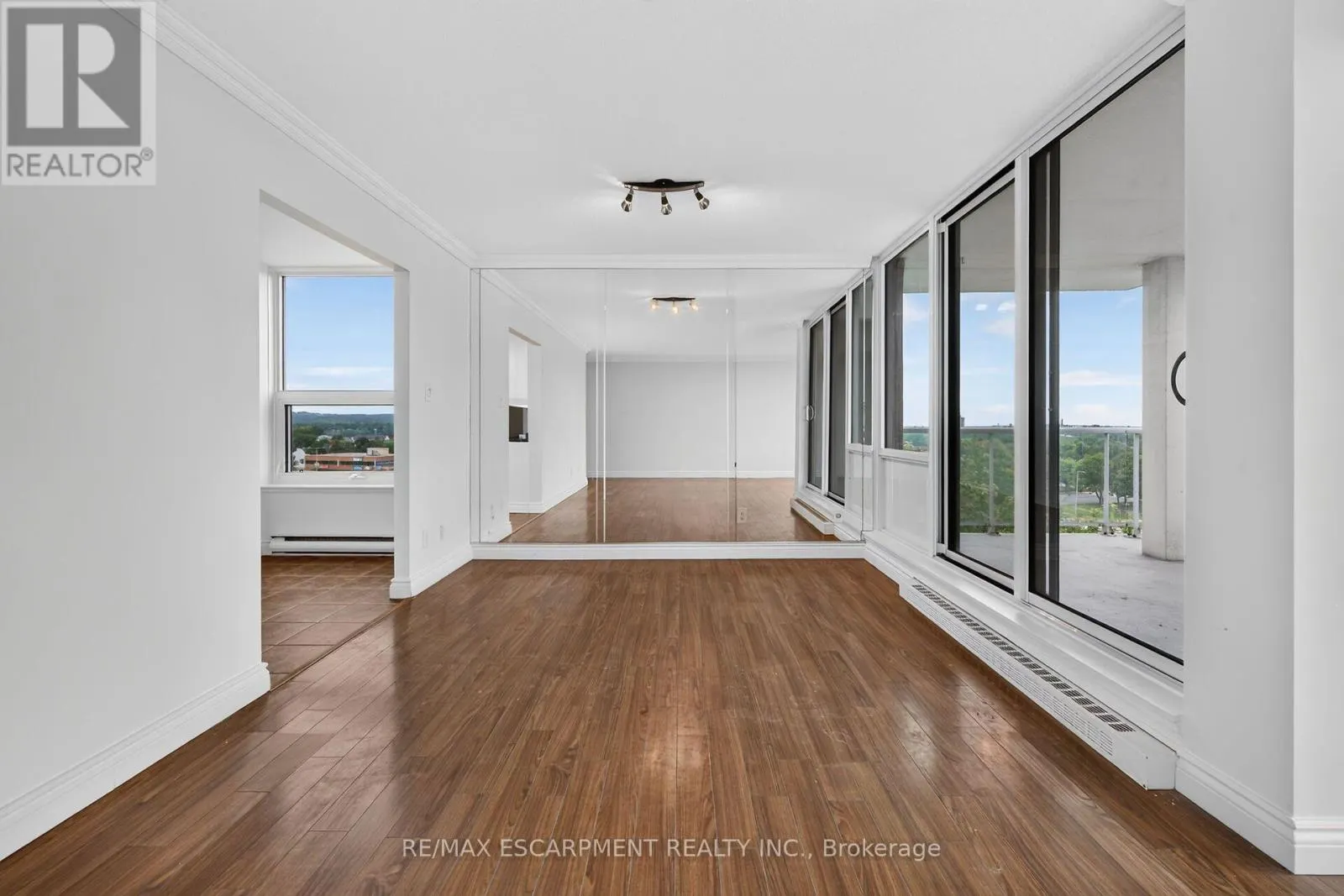 808 - 75 QUEEN STREET N