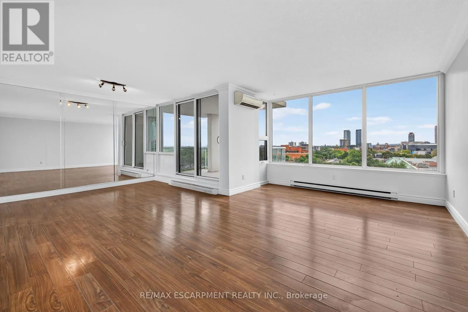 808 - 75 QUEEN STREET N