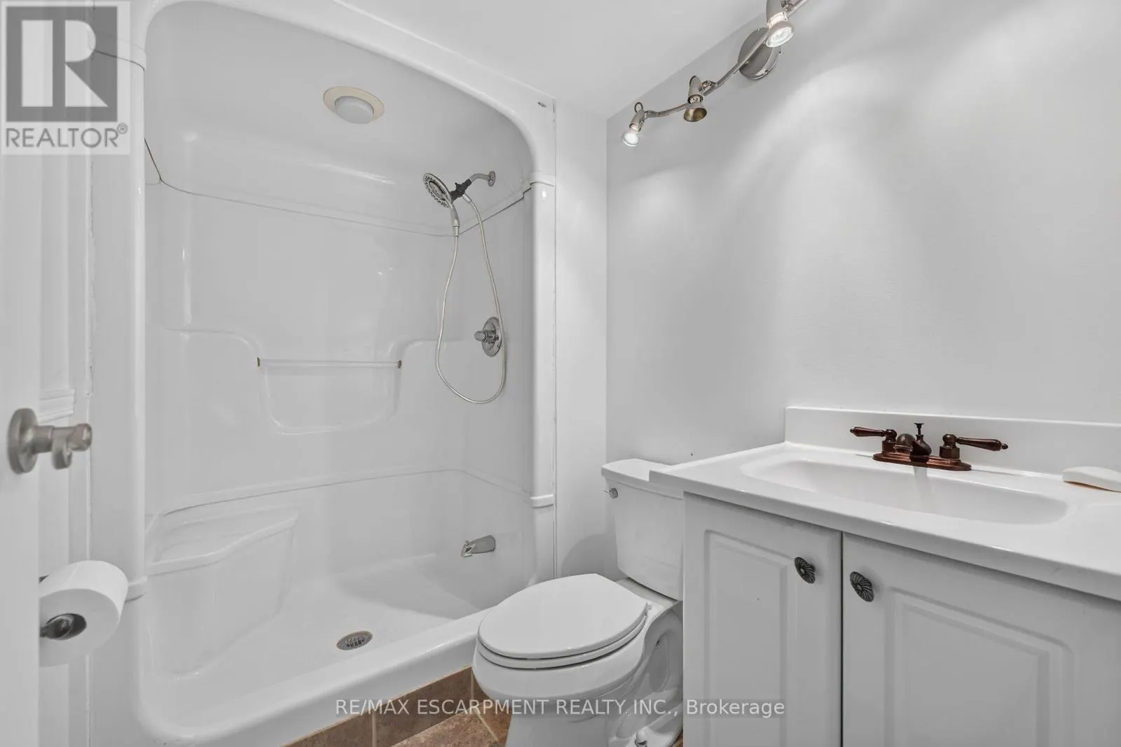 808 - 75 QUEEN STREET N