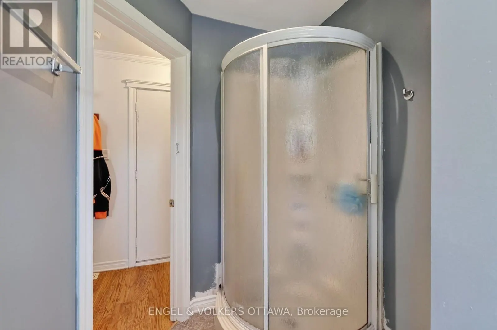 1124 DES POMMIERS STREET