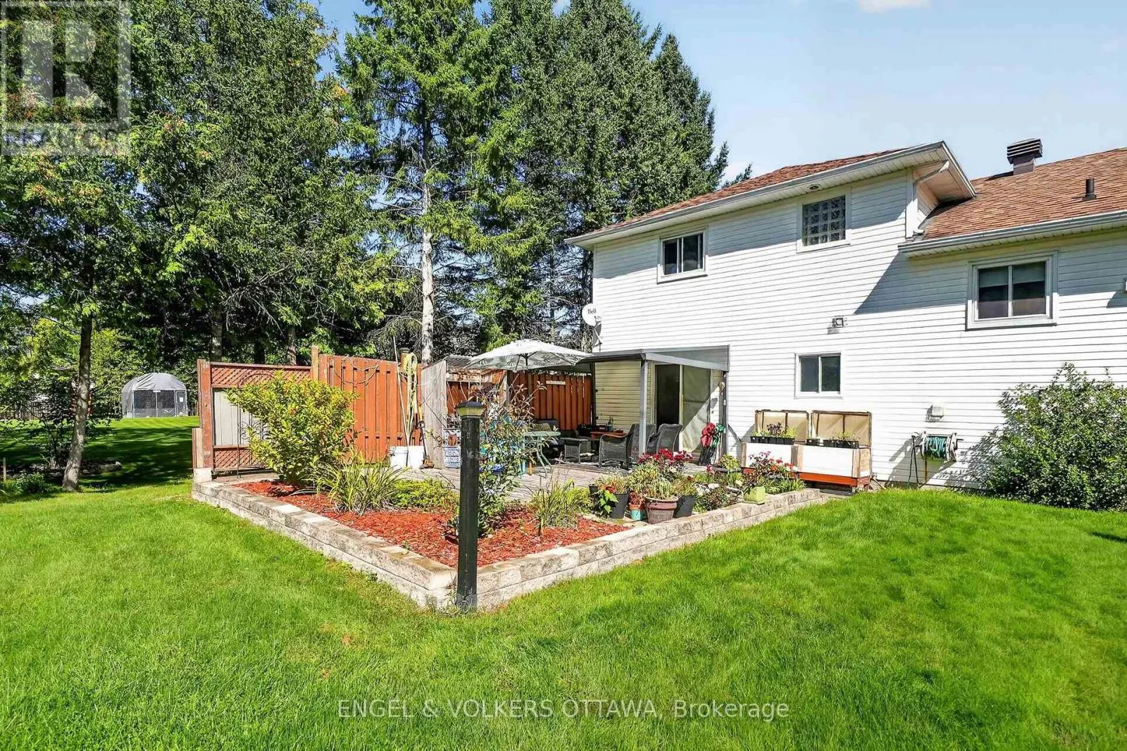 1124 DES POMMIERS STREET