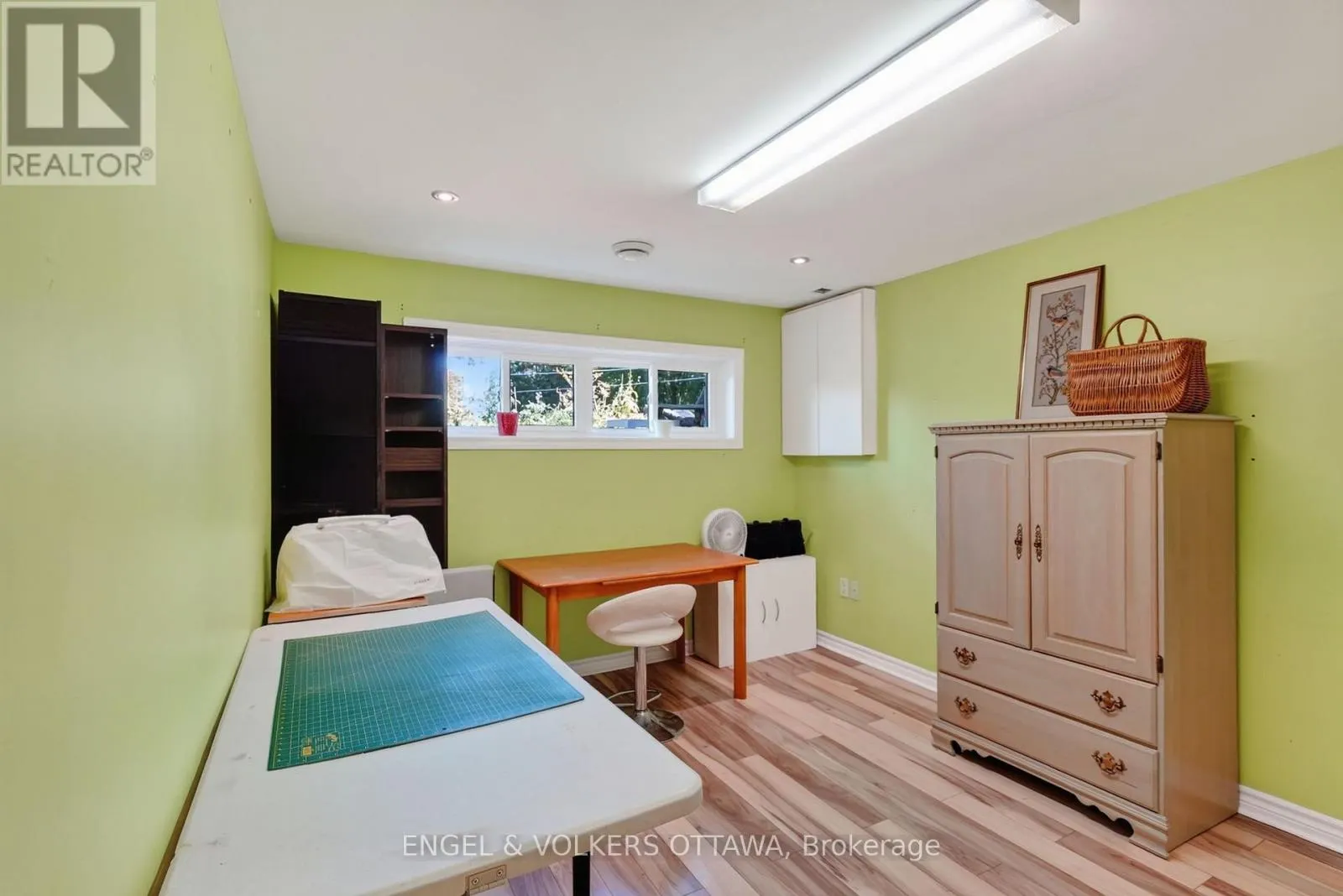 1124 DES POMMIERS STREET