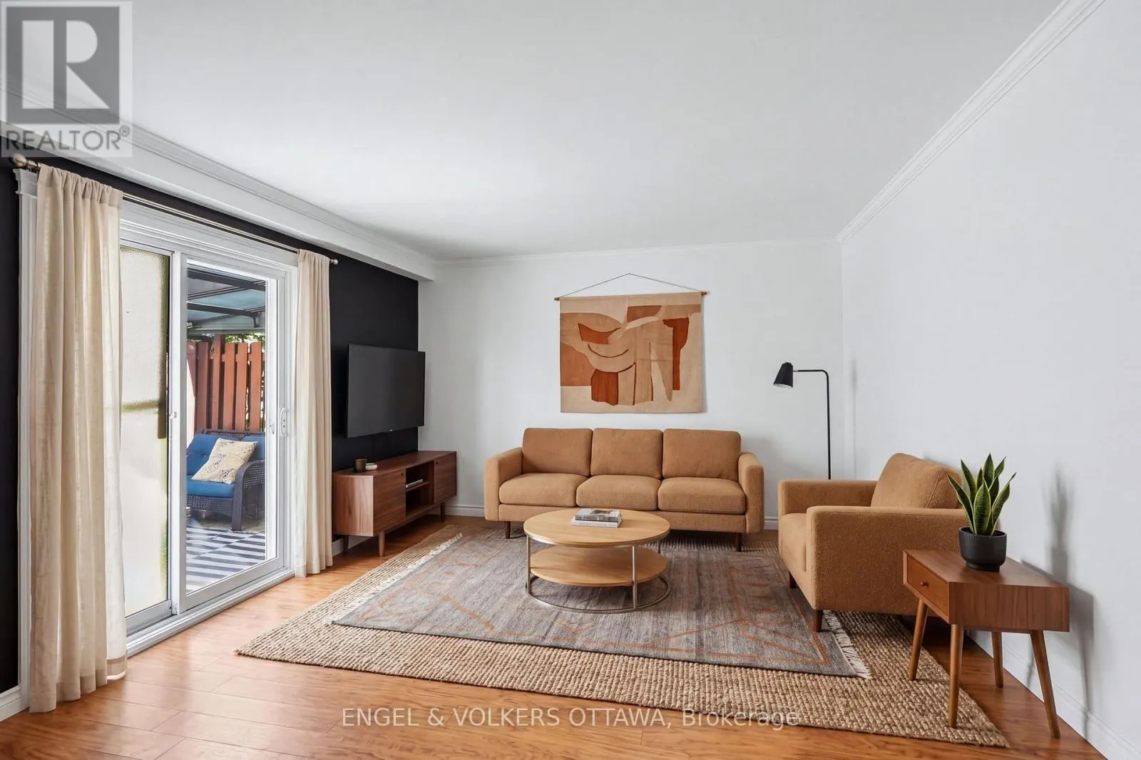 1124 DES POMMIERS STREET
