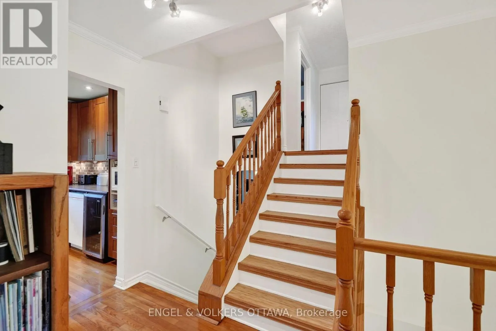 1124 DES POMMIERS STREET