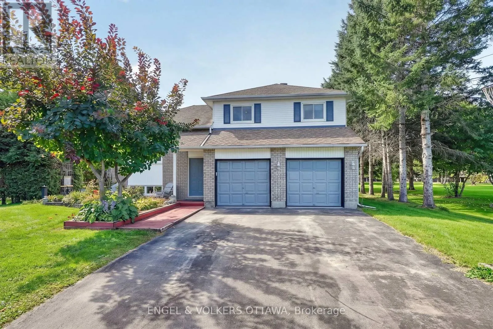 1124 DES POMMIERS STREET