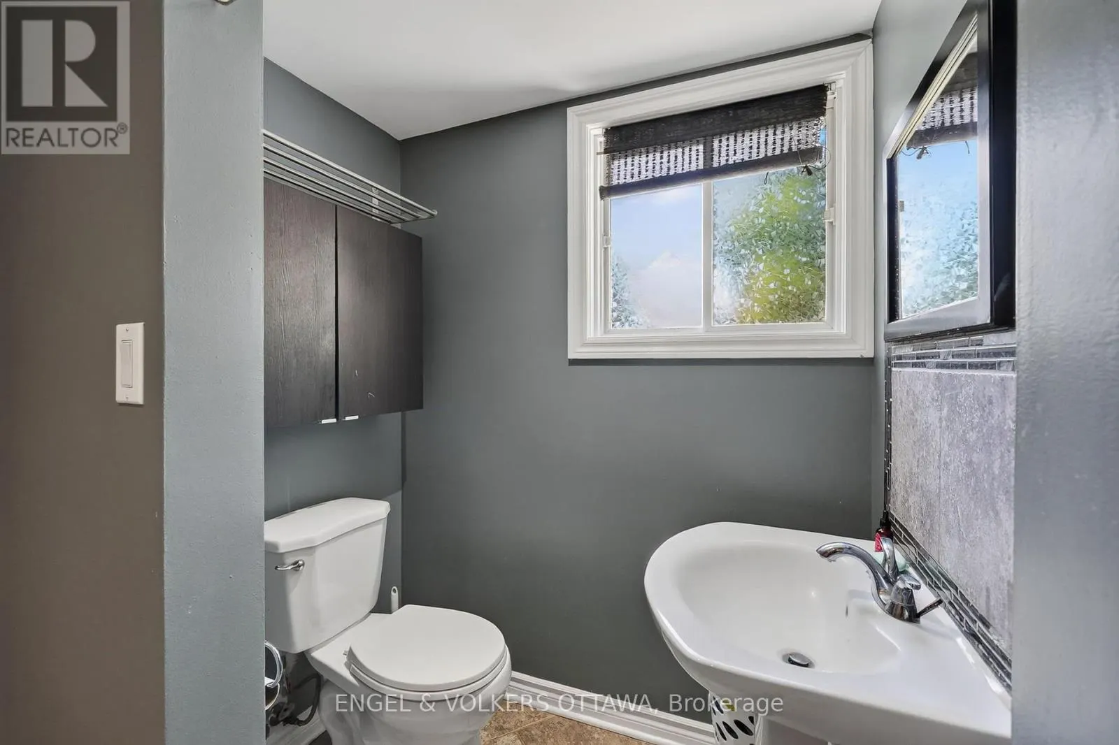 1124 DES POMMIERS STREET