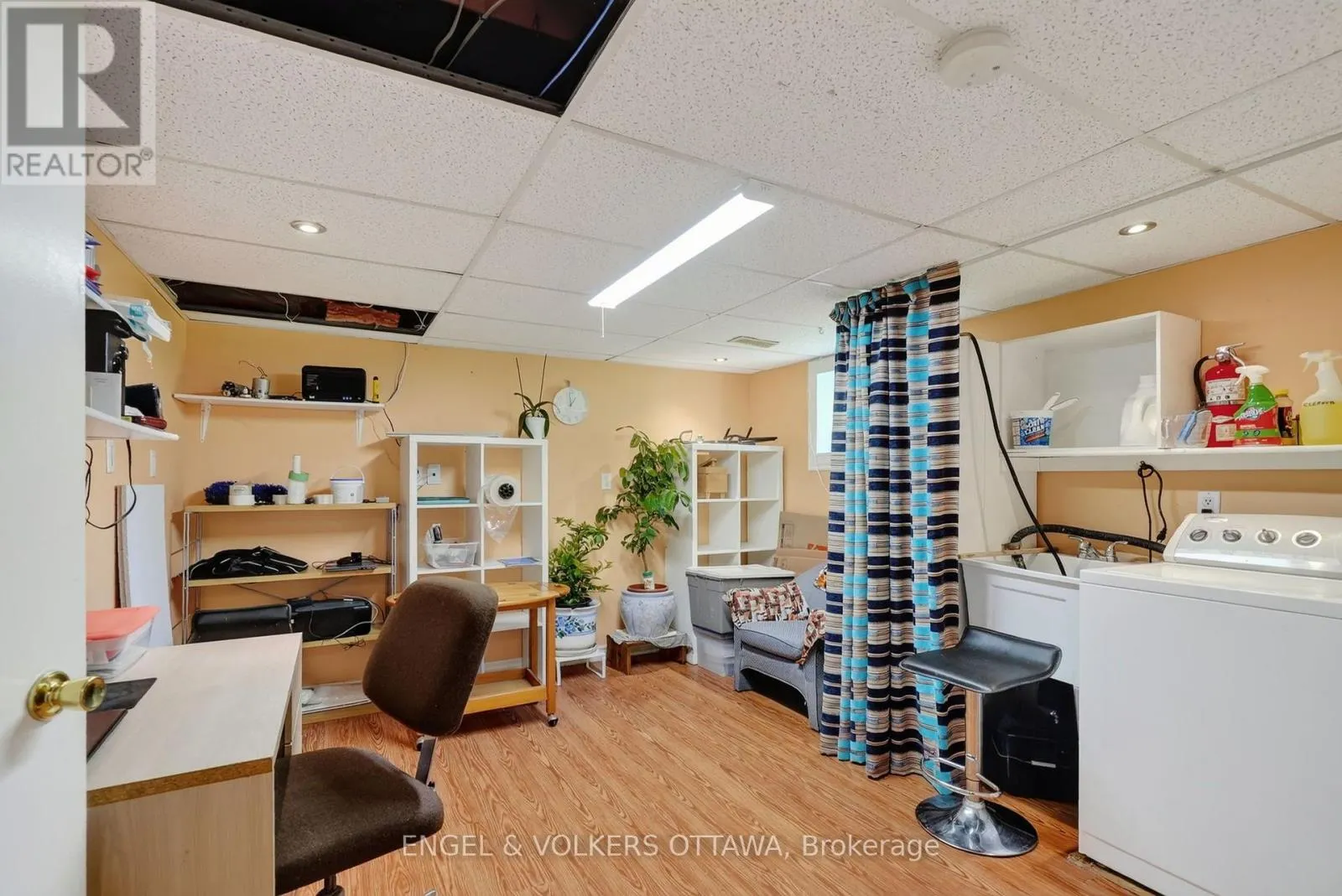 1124 DES POMMIERS STREET