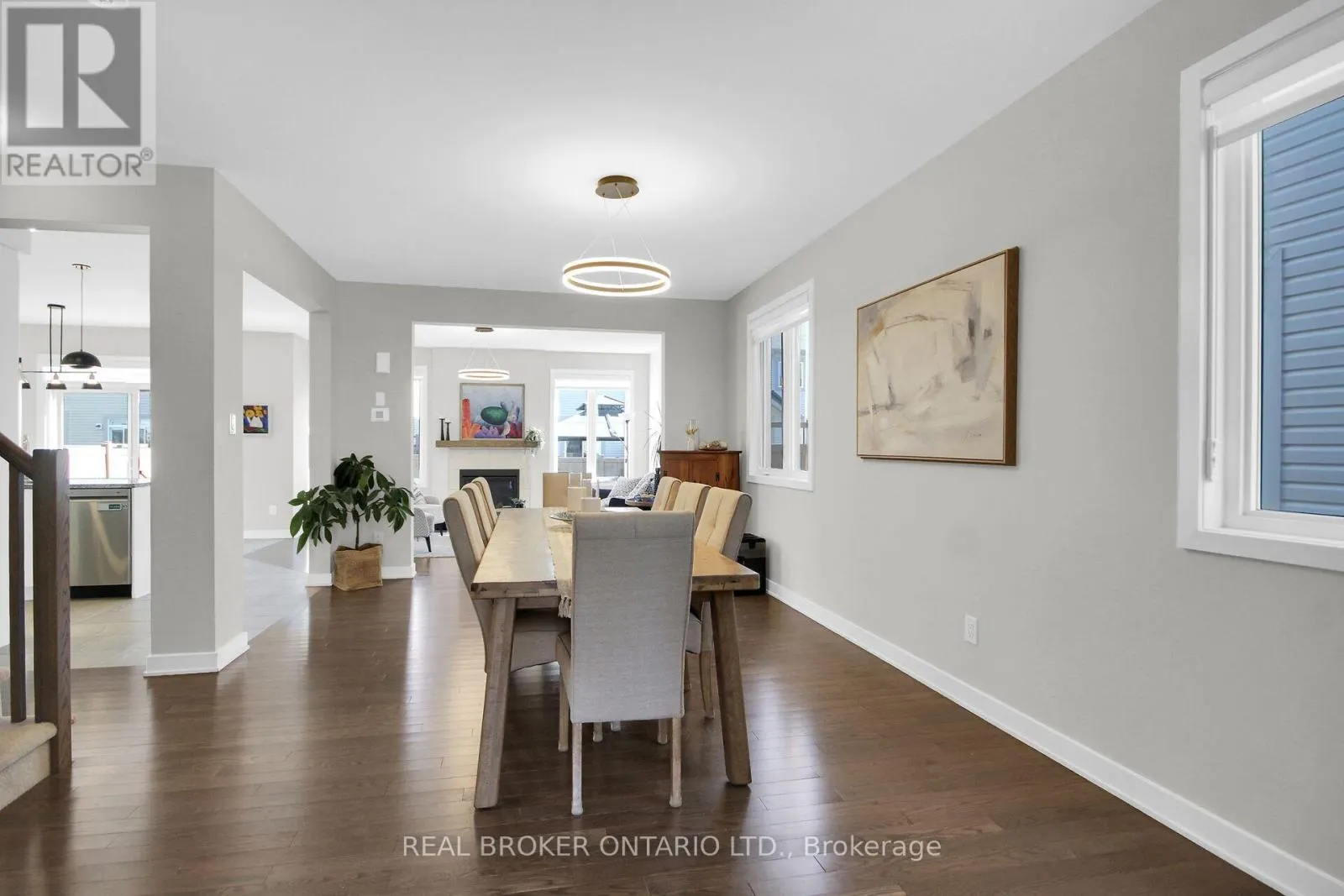 352 FINIAL WAY