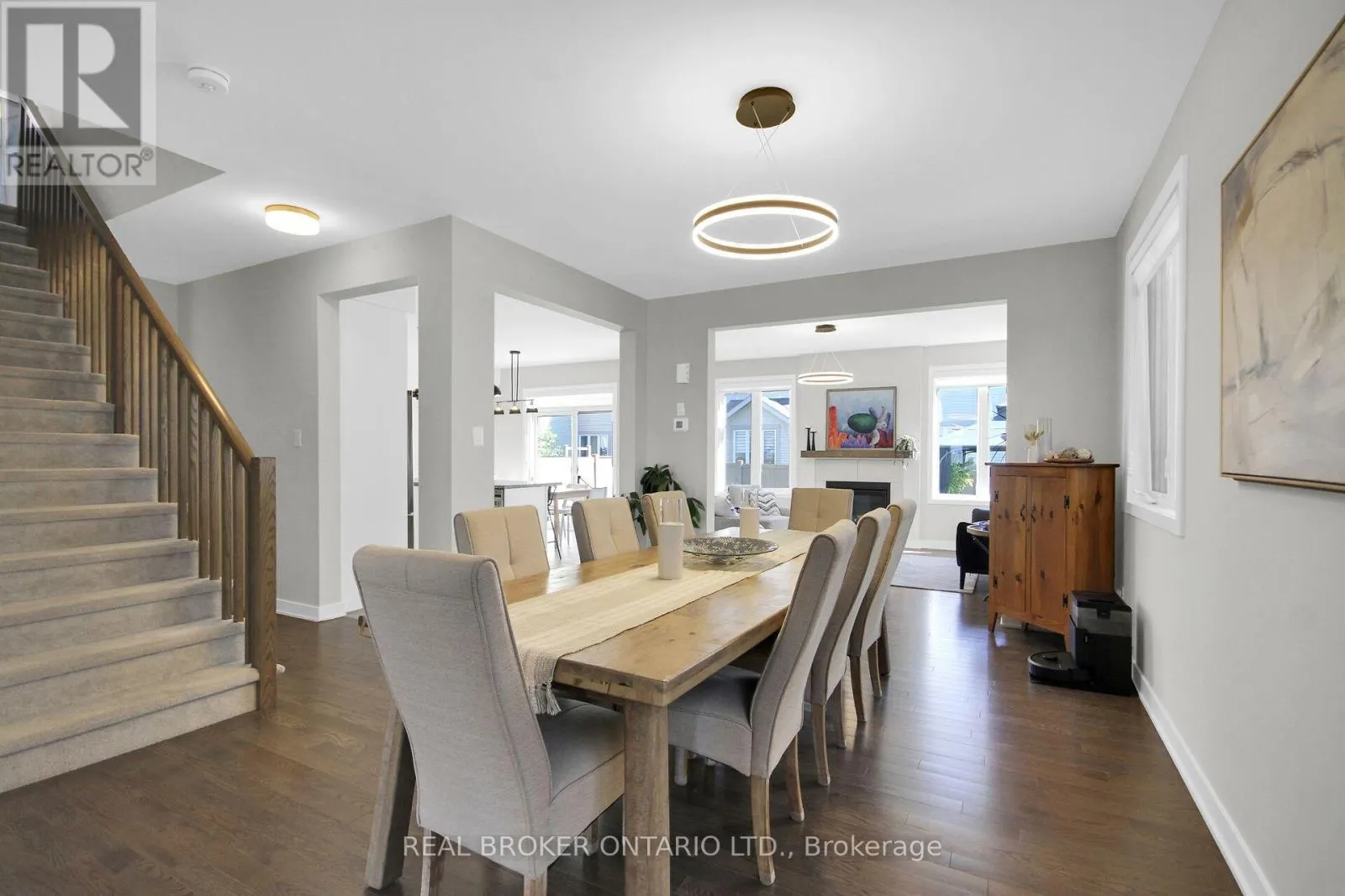 352 FINIAL WAY