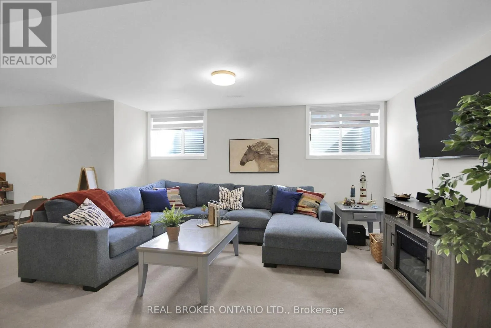 352 FINIAL WAY