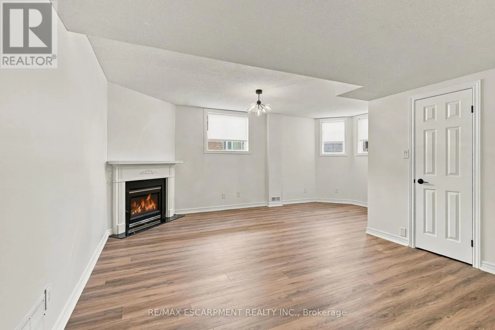 15 DALRYMPLE DRIVE