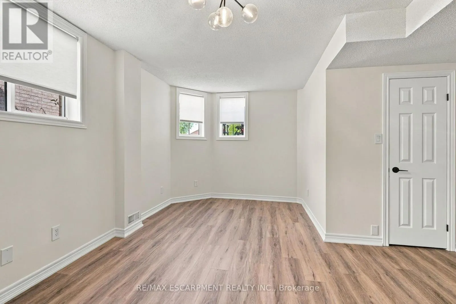 15 DALRYMPLE DRIVE