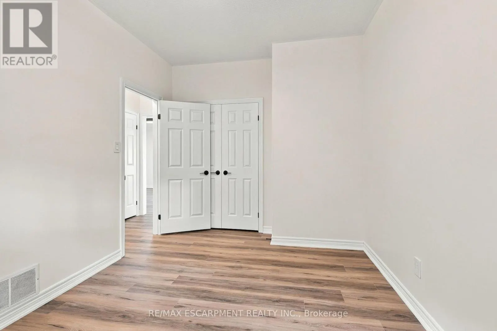 15 DALRYMPLE DRIVE