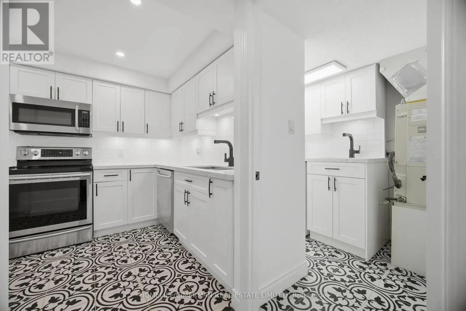 320 - 150 WILSON STREET W