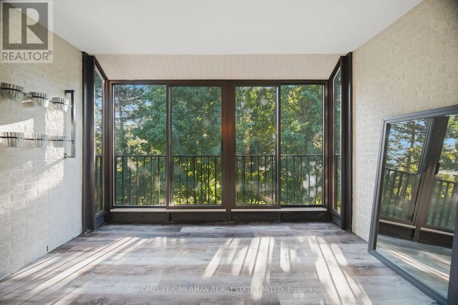 320 - 150 WILSON STREET W