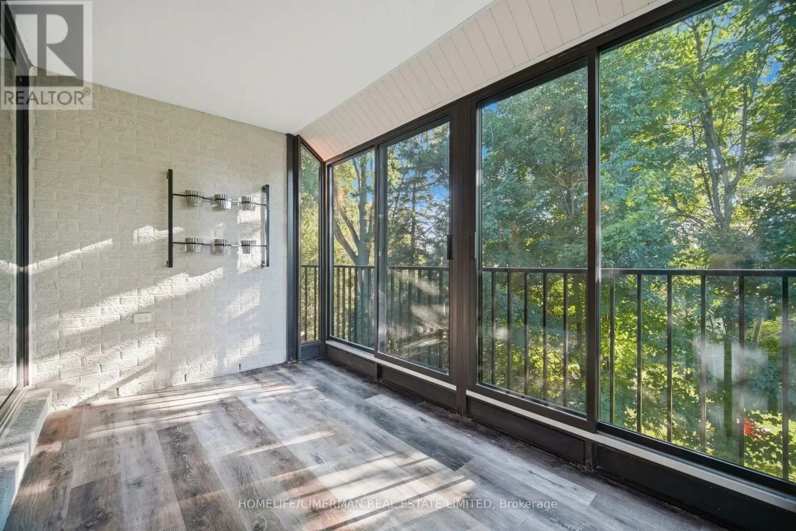 320 - 150 WILSON STREET W