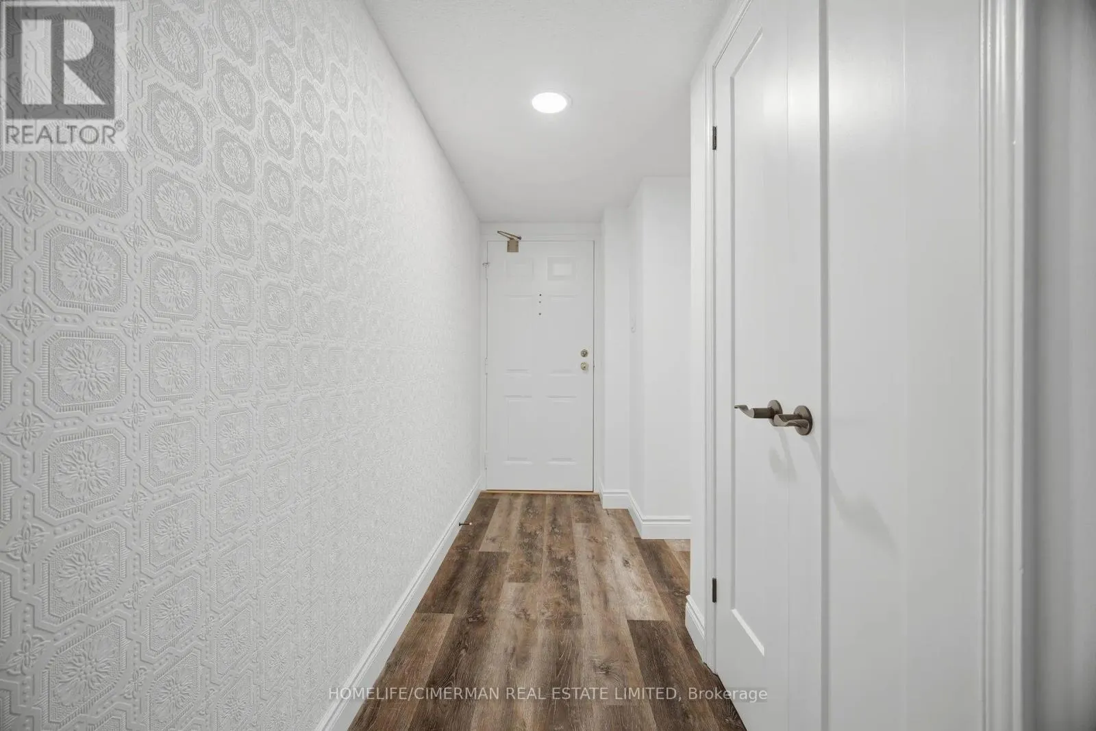 320 - 150 WILSON STREET W