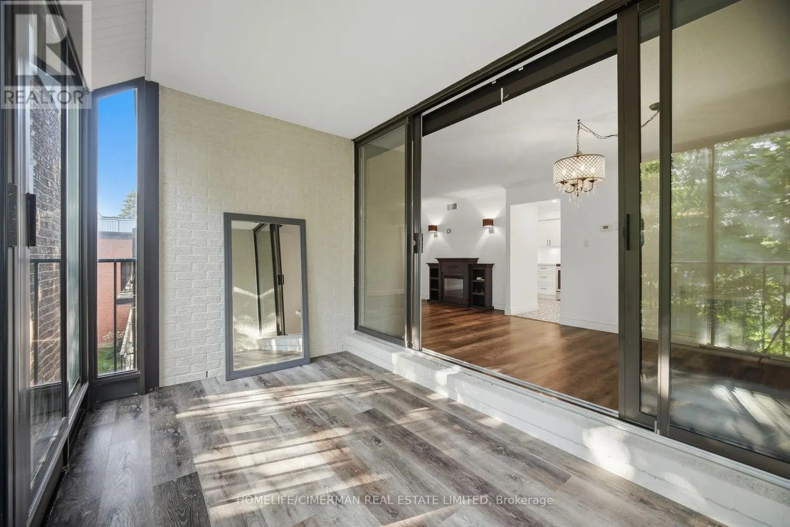 320 - 150 WILSON STREET W