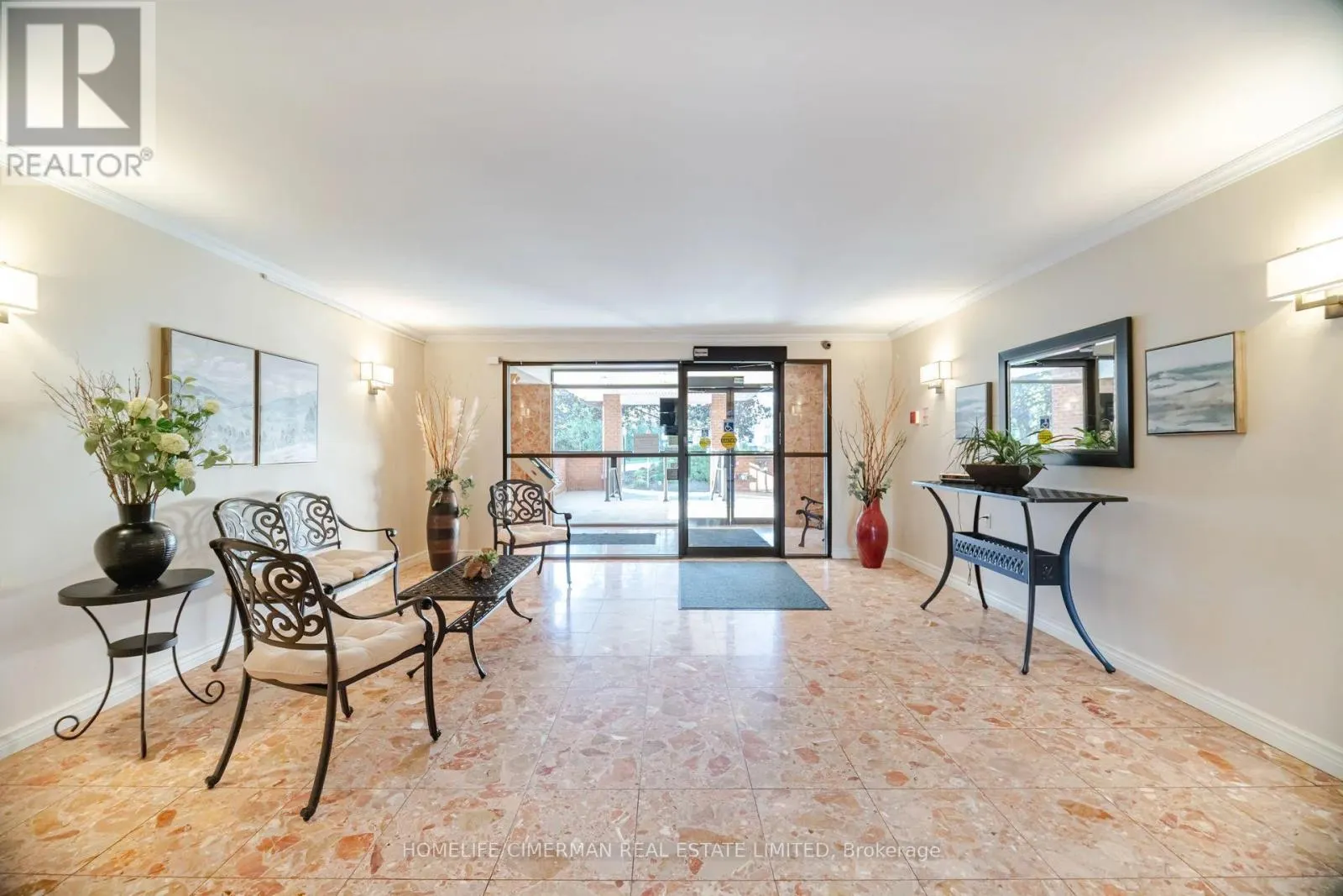 320 - 150 WILSON STREET W