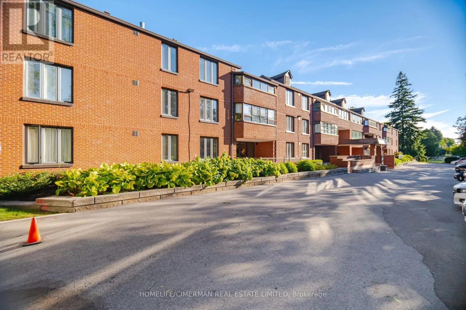320 - 150 WILSON STREET W