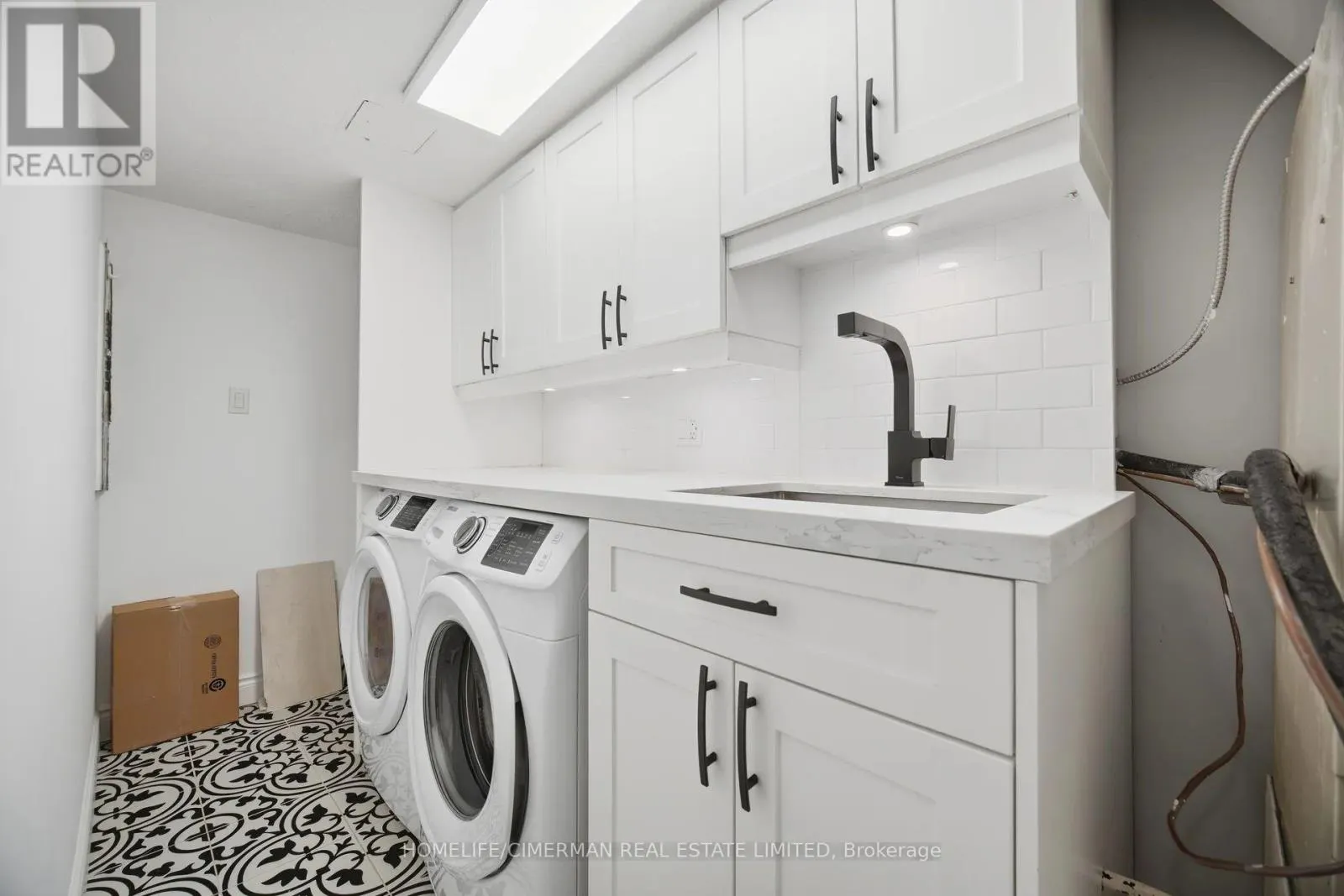 320 - 150 WILSON STREET W