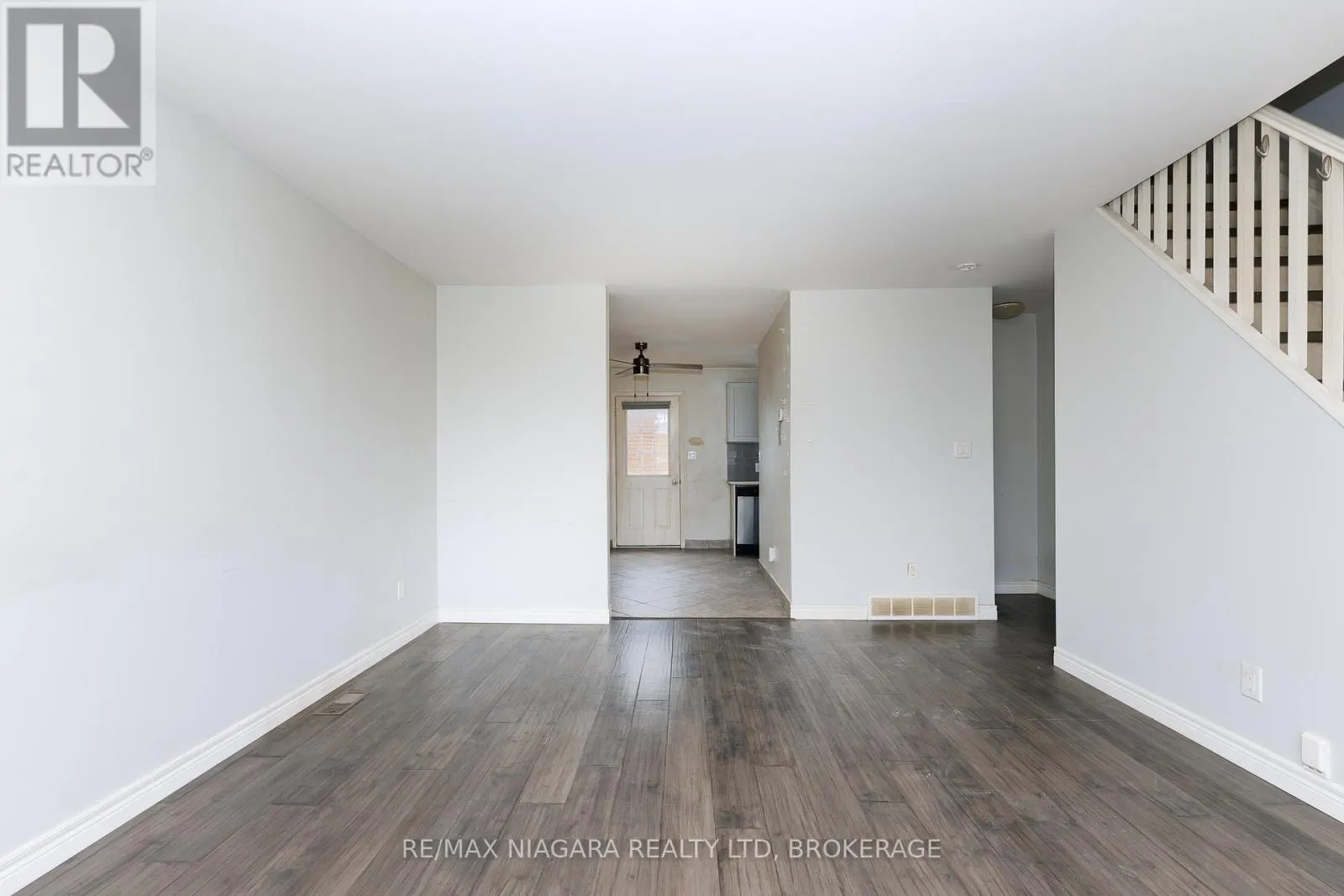 1 - 252 BERTIE STREET #1