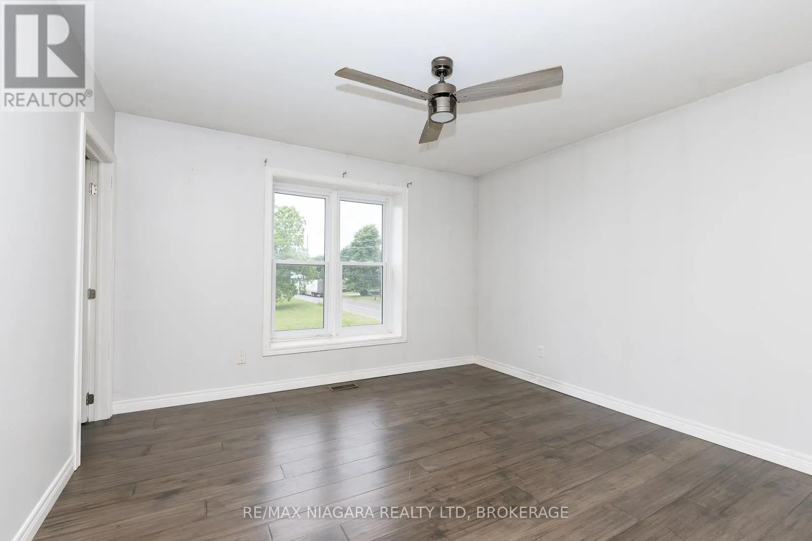 1 - 252 BERTIE STREET #1